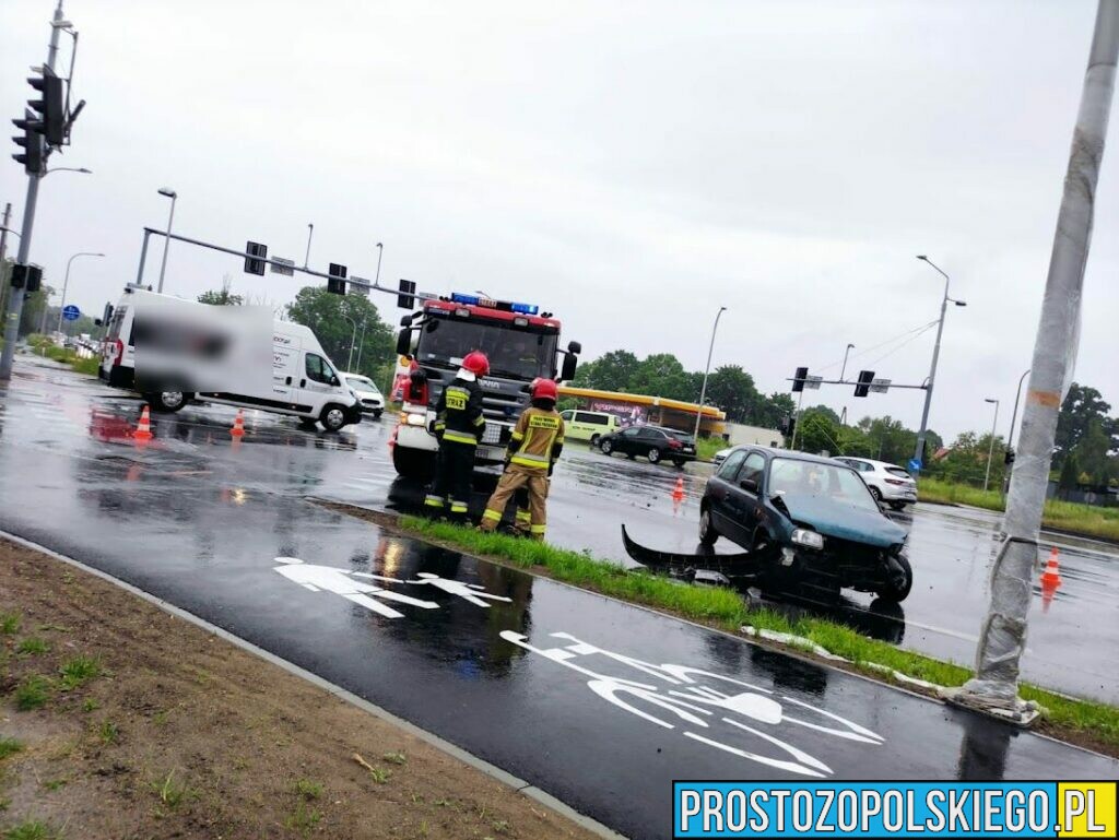 Zderzenie osobówki z pomocą drogowa na skrzyżowaniu ulic Wrocławska-Partyzancka w Opolu.(Zdjęcia)