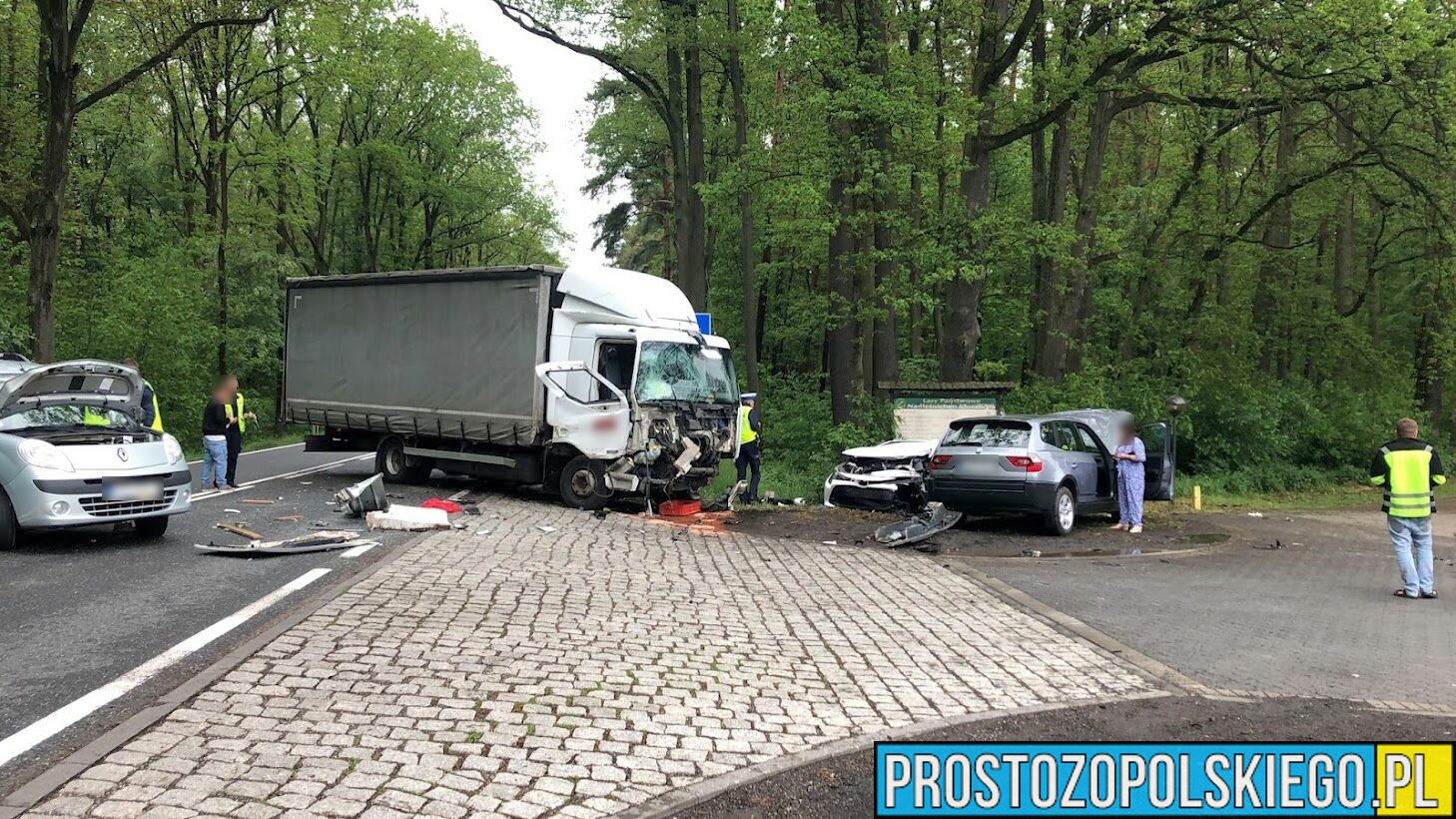 Wypadek na DK11 na trasie Olesno-Kluczbork. Karambol 6 pojazdów.(Zdjęcia)