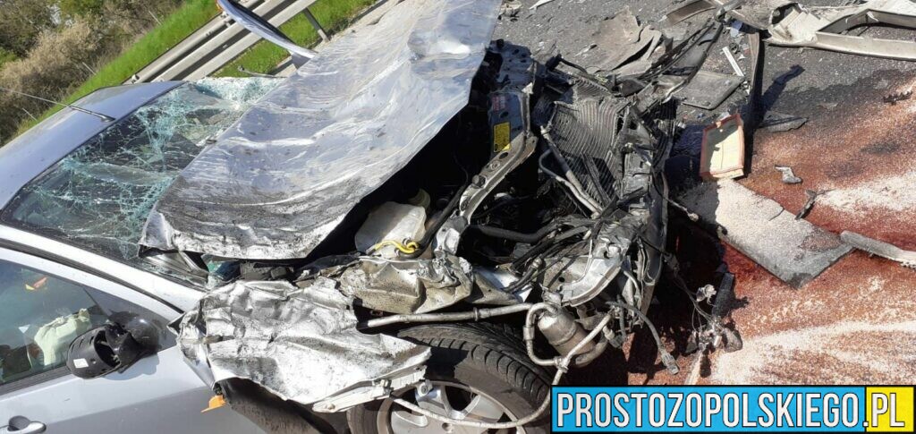 Wypadek na autostradzie A4.Zderzenie osobówki z busem. Na miejscu lądował LPR Ratownik23.(Zdjęcia)