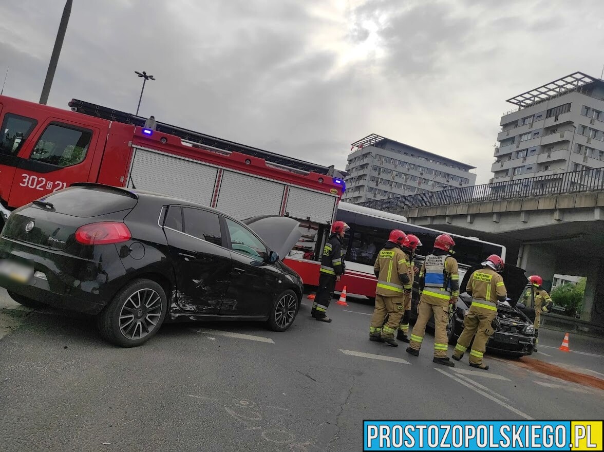 Zderzenie dwóch aut na opolskim rondzie.(Zdjęcia)