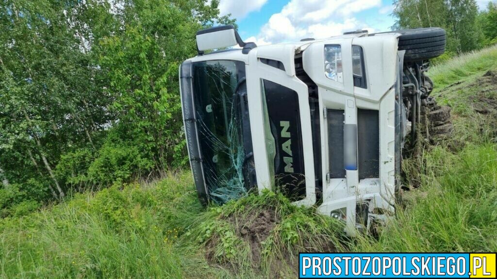 Kierujący cementowozem przysną za kierownicą i wpadł do rowu na DK46i Nysa-Kłodzko w miejscowości Kamienica.(Zdjęcia)