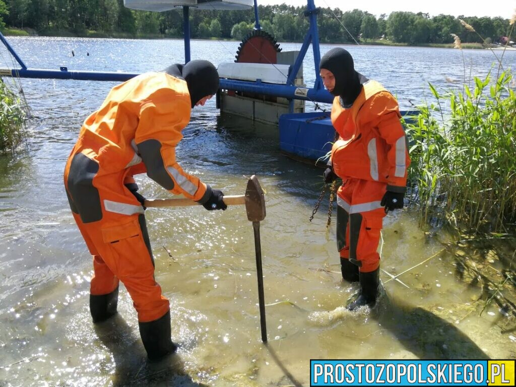 Aerator odpłynął na Średnim Jeziorze w Turawie.(Zdjęcia)