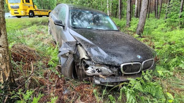 Kierujący bmw stracił panowanie nad autem i wpadł do rowu na DK46 na trasie Ozimek - Grodziec. (Zdjęcia)