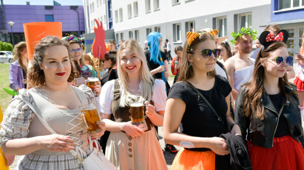 Studenci przejęli władzę nad miastem.(Zdjęcia)