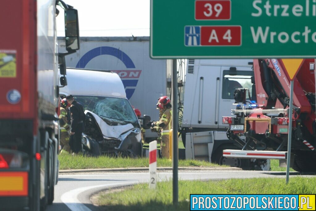 Zderzenie busa z ciężarówką na DK94 i 39 w powiecie Brzeskim.(Zdjęcia)