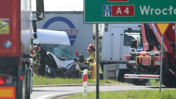 Zderzenie busa z ciężarówką na DK94 i 39 w powiecie Brzeskim.(Zdjęcia)