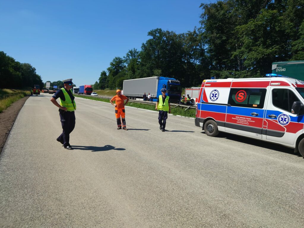 Wypadek na opolskim odcinku autostrady A4. Na miejscu lądowały dwa śmigłowce LPR-u.(Zdjęcia)