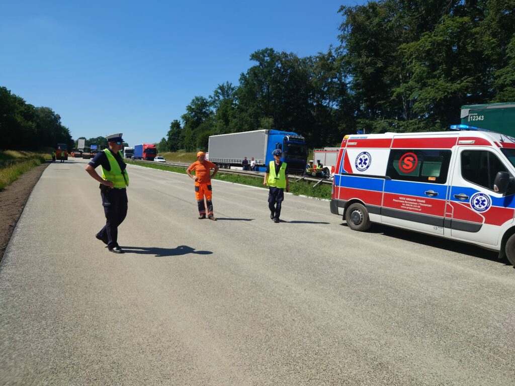 Wypadek na opolskim odcinku autostrady A4. Na miejscu lądowały dwa śmigłowce LPR-u.(Zdjęcia)