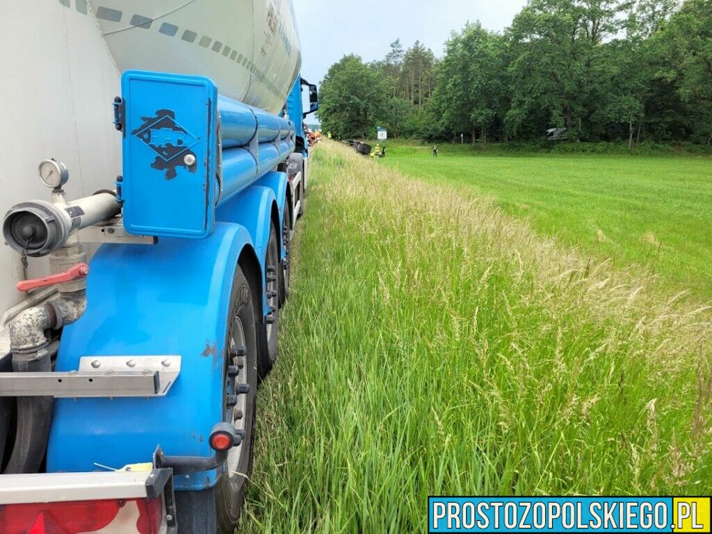 Wypadek na obwodnicy Opola. Zderzenie busa z osobóką.5 osób poszkodowanych.(Zdjęcia)