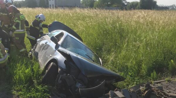 Kierujący bmw zjechał z drogi i uderzył w przepust betonowy w miejscowości Stradunia.