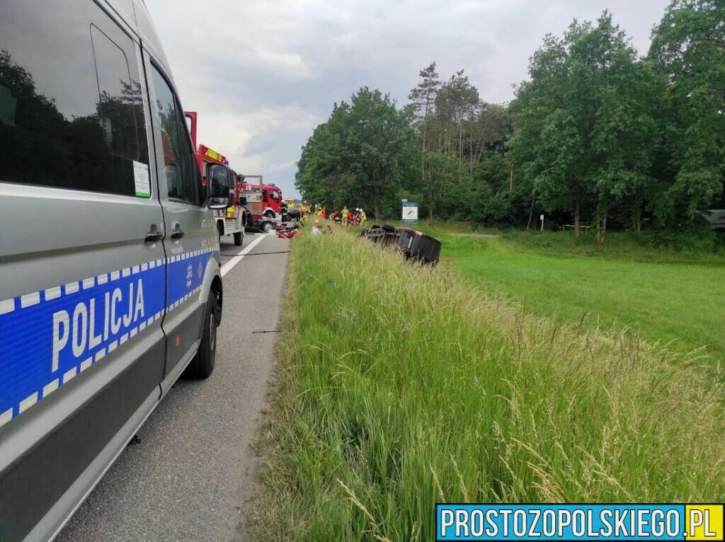 Wypadek na obwodnicy Opola. Zderzenie busa z osobóką.5 osób poszkodowanych.(Zdjęcia)