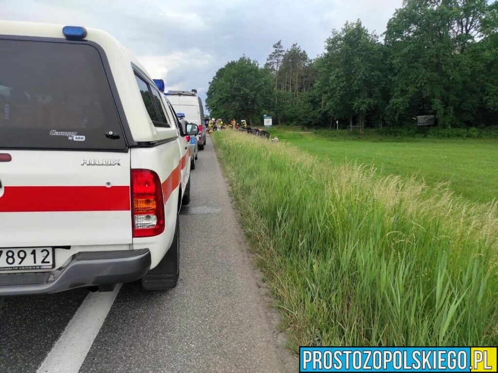 Wypadek na obwodnicy Opola. Zderzenie busa z osobóką.5 osób poszkodowanych.(Zdjęcia)