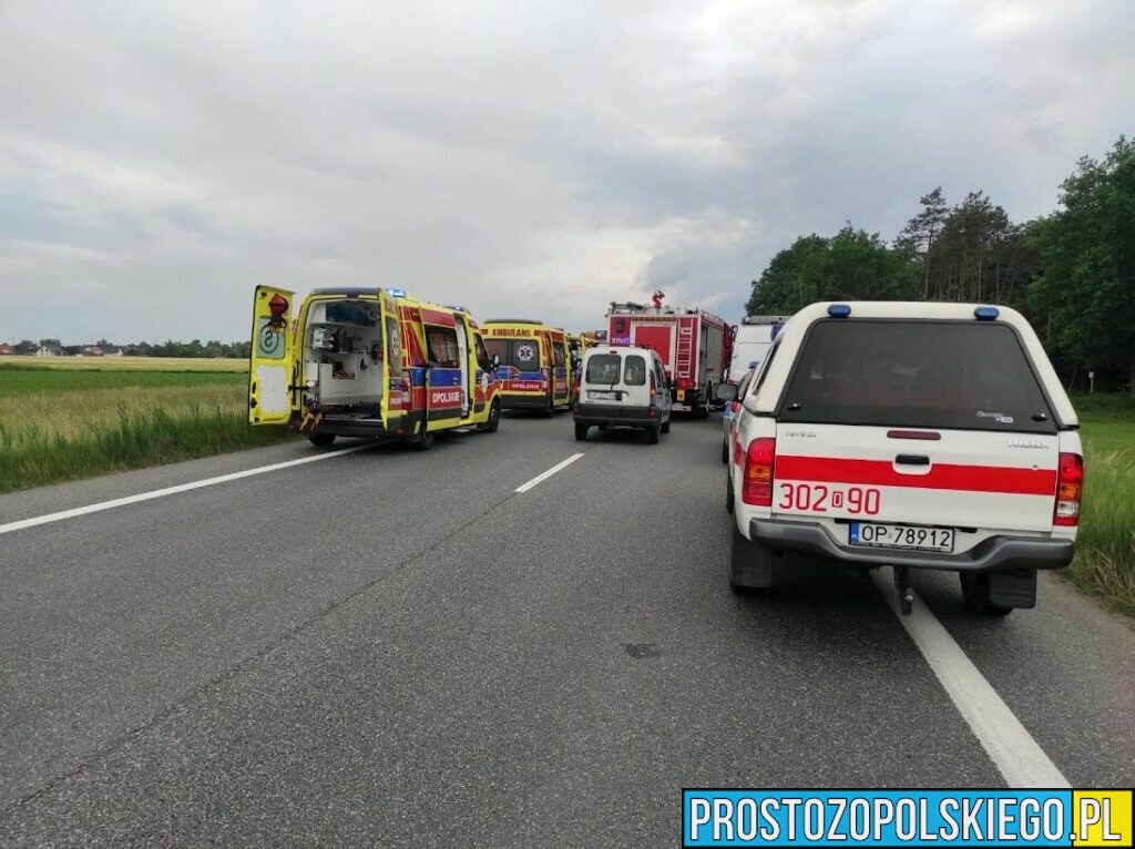 Wypadek na obwodnicy Opola. Zderzenie busa z osobóką.5 osób poszkodowanych.(Zdjęcia)