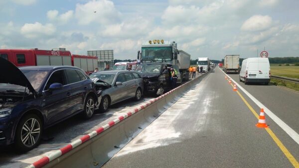 Karambol na autostradzie A4.Autami łącznie podróżowało 13 osób.3 osoby zostały ranne.(Zdjęcia)