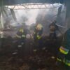 Pożar stodoły w Krapkowicach. W akcji brało udział 9 zastępów straży.(Zdjęcia)