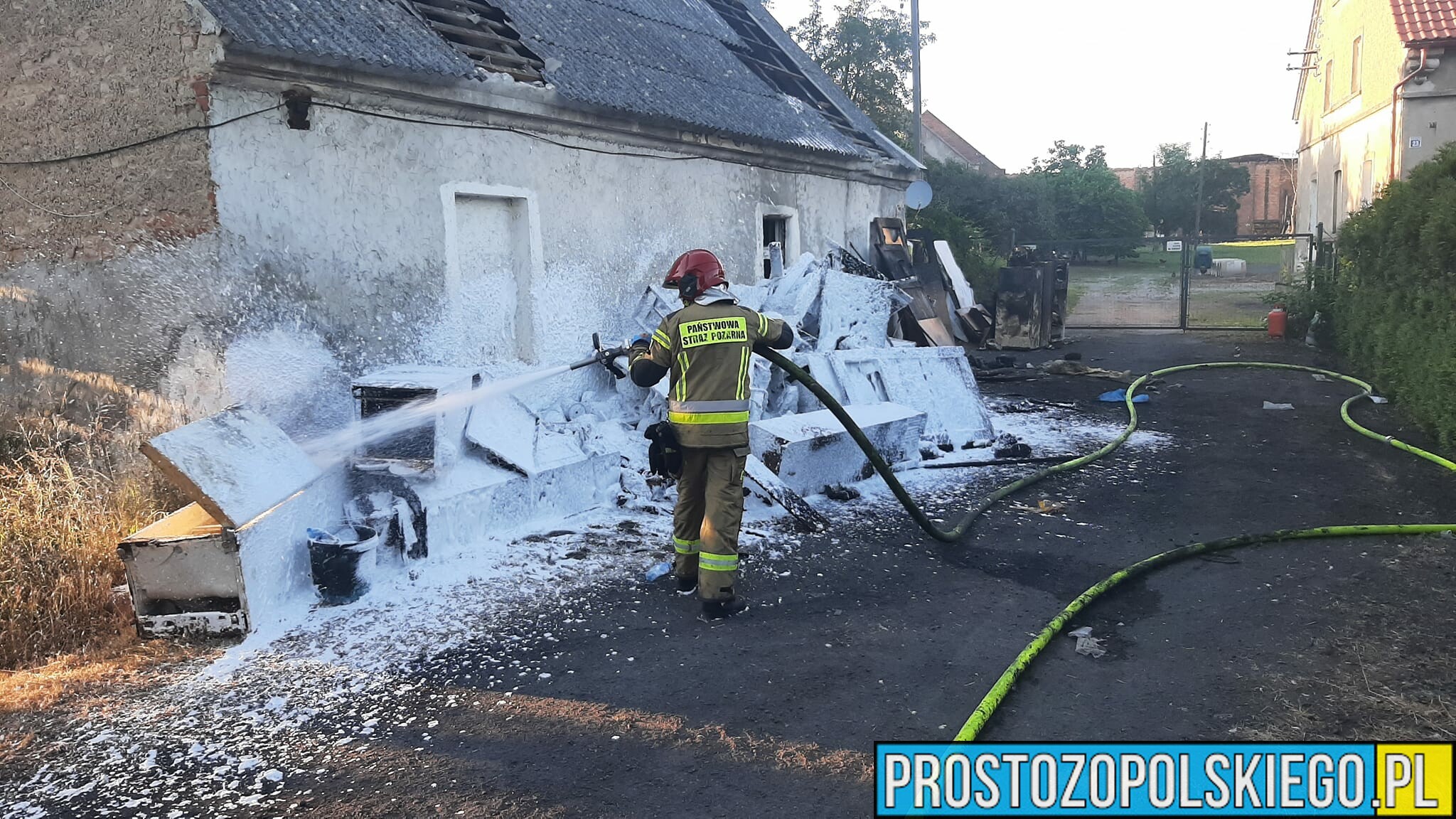 Pożar domu jednorodzinnego w miejscowości Smarchowice Małe.(Zdjęcia)