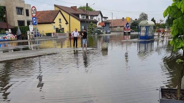 Zgubione podczas ulewy tablice rejestracyjne w Komprachcicach.(Zdjęcia)