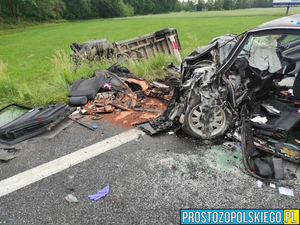 Wypadek na obwodnicy Opola. Zderzenie busa z osobóką.5 osób poszkodowanych.(Zdjęcia)