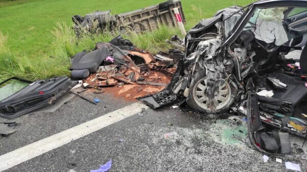 Wypadek na obwodnicy Opola. Zderzenie busa z osobóką.5 osób poszkodowanych.(Zdjęcia)