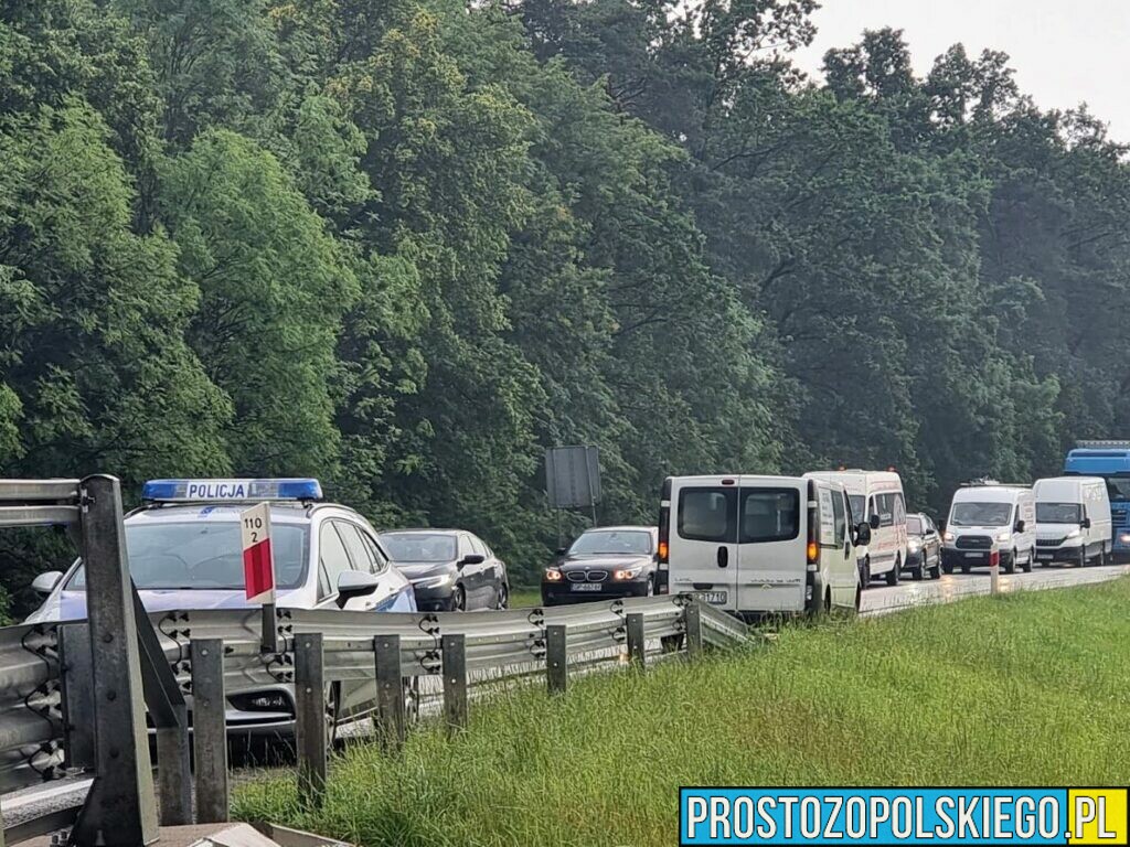 Zderzenie dwóch ciężarówek busa i osobówki w Zawadzie koło Opola.(Zdjęcia)