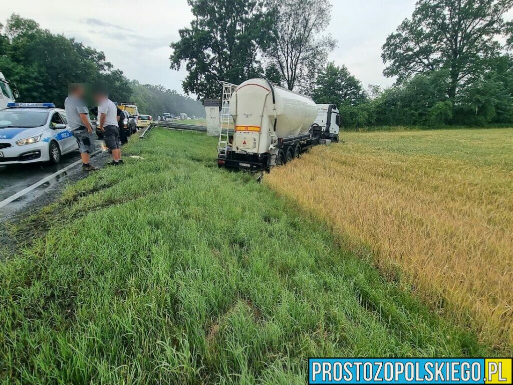 Zderzenie dwóch ciężarówek busa i osobówki w Zawadzie koło Opola.(Zdjęcia)