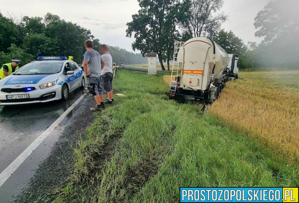 Zderzenie dwóch ciężarówek busa i osobówki w Zawadzie koło Opola.(Zdjęcia)