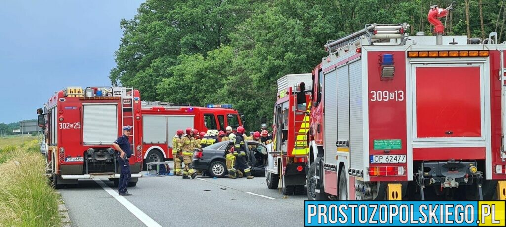 Wypadek na obwodnicy Opola. Zderzenie busa z osobóką.5 osób poszkodowanych.(Zdjęcia)