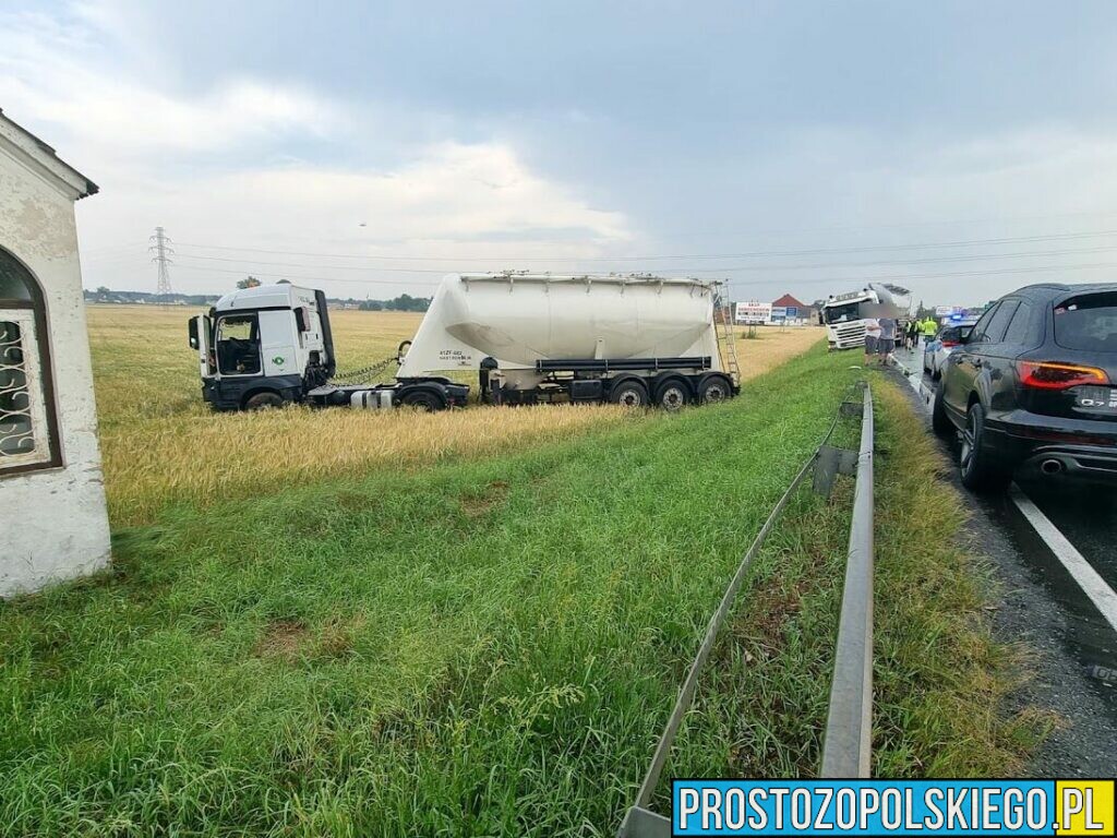 Zderzenie dwóch ciężarówek busa i osobówki w Zawadzie koło Opola.(Zdjęcia)