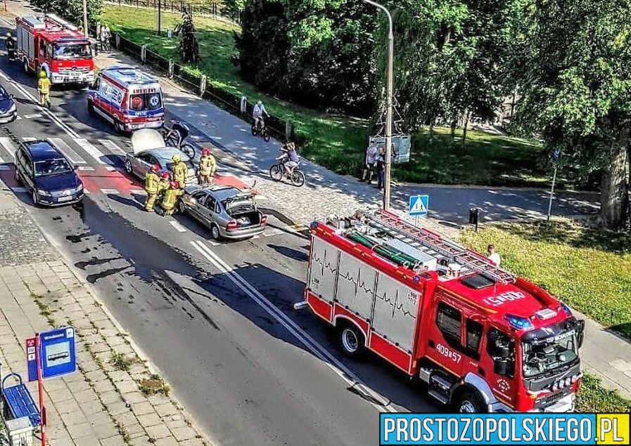 Zderzenie dwóch osobówek na ul. Wrocławskiej w Brzegu.(Zdjęcia &Wideo)