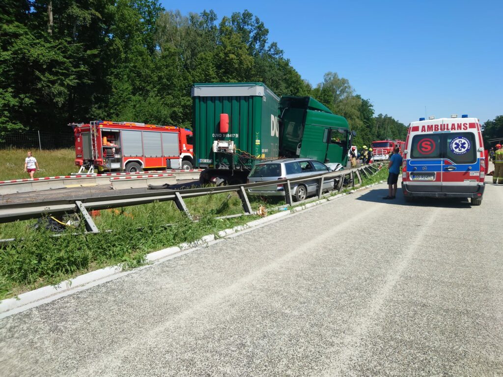 Wypadek na opolskim odcinku autostrady A4. Na miejscu lądowały dwa śmigłowce LPR-u.(Zdjęcia)