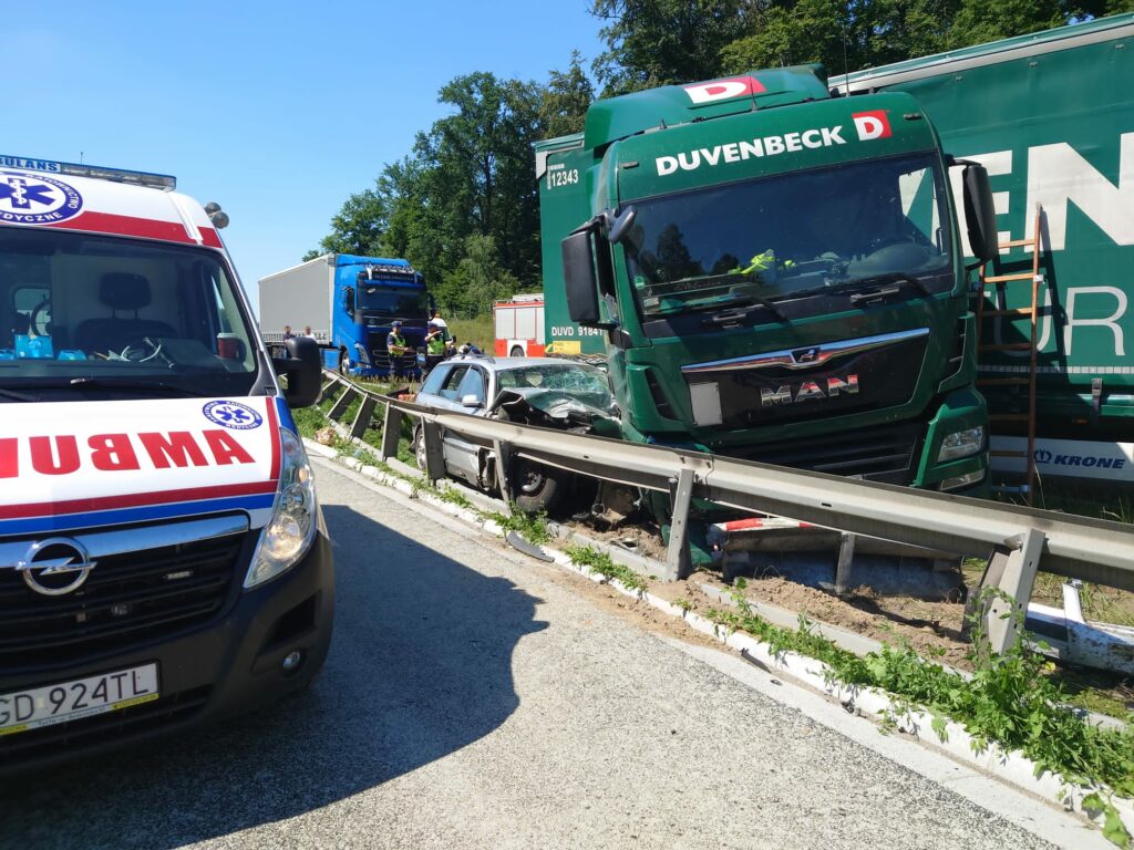 Wypadek na opolskim odcinku autostrady A4. Na miejscu lądowały dwa śmigłowce LPR-u.(Zdjęcia)