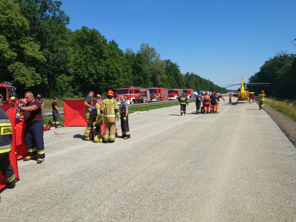 Wypadek na opolskim odcinku autostrady A4. Na miejscu lądowały dwa śmigłowce LPR-u.(Zdjęcia)