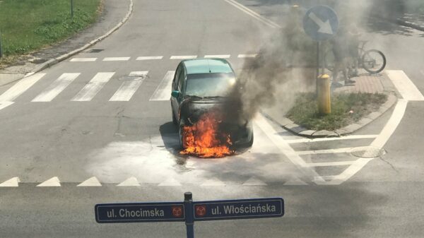 Pożar auta w centrum Brzegu.(Zdjęcia&Wideo)