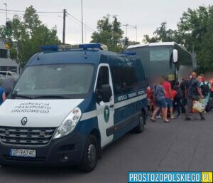 Autobus z usterkami został zatrzymany przez WITD w Opolu. Pojazd do kontroli zgłosili rodzice dzieci ,które jechały na wakacje do Grecji.