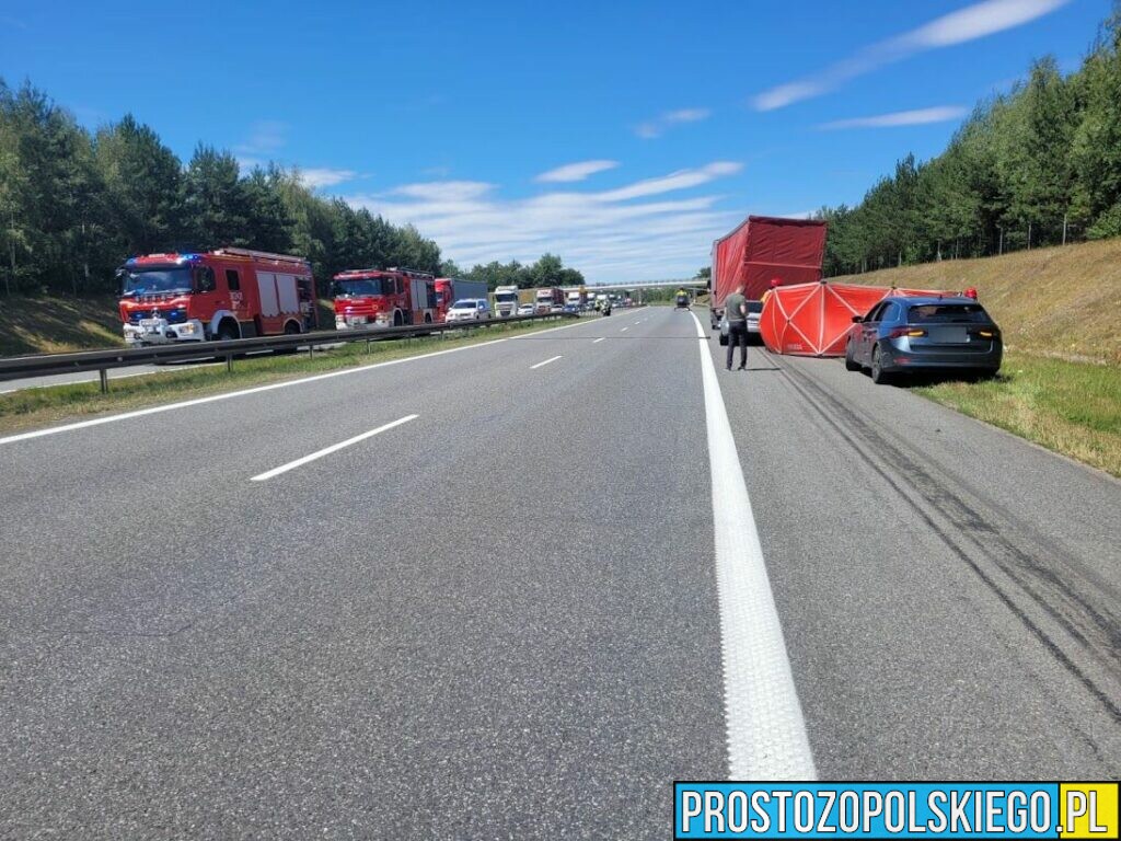 Wypadek na Opolskim odcinku autostrady A4 Kierujący autem osobowym wjechał pod tira. Na miejscu lądował LPR.(Zdjęcia)