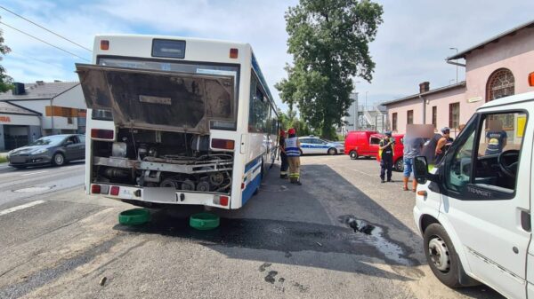 Zderzenie busa z autobusem na ul.Popiełuszki w Opolu.(Zdjęcia)