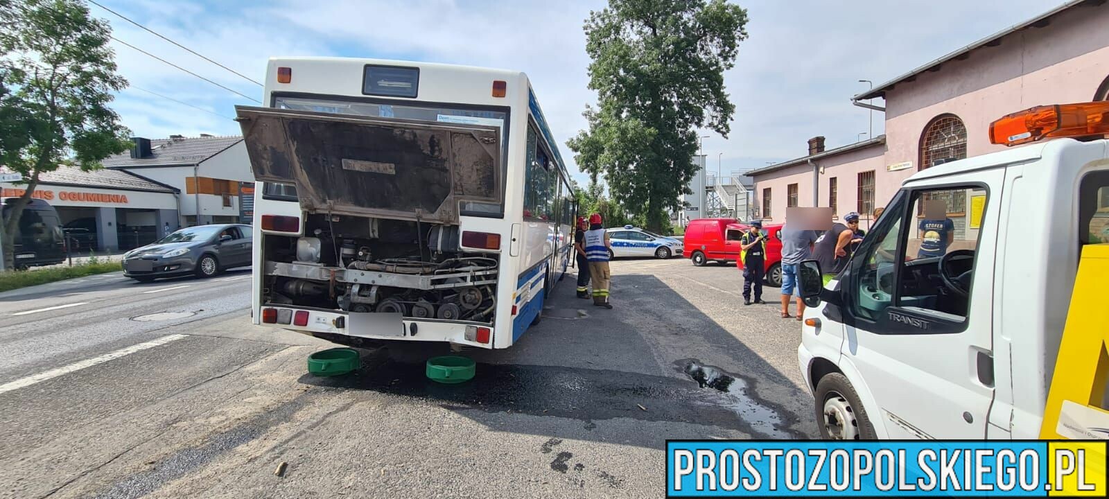 Zderzenie busa z autobusem na ul.Popiełuszki w Opolu.(Zdjęcia)