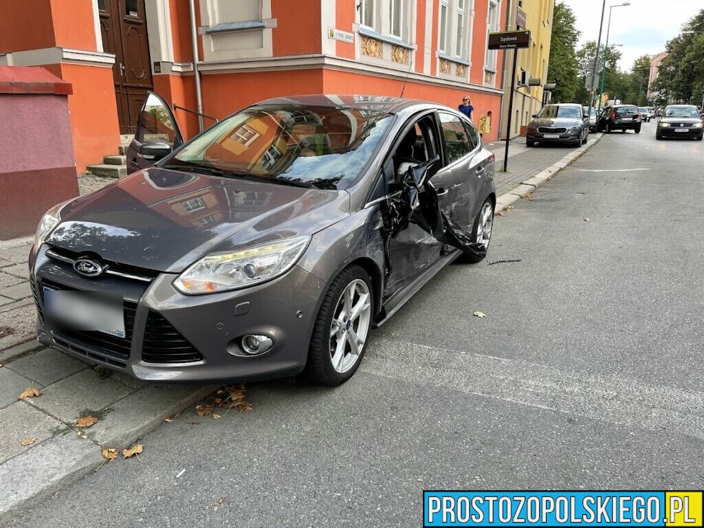 Wypadek na ul.Sienkiewicza w Opolu. Dwie osoby zabrane do szpitala.(Zdjęcia)