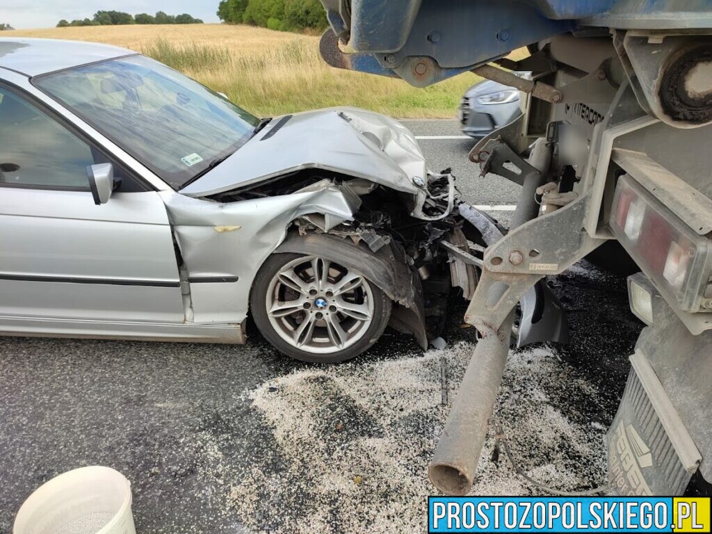 Wypadek na Dk45 w Dąbrowie na trasie Opole-Nysa. Doszło tam do zderzenie dwóch ciężarówek i bmw.(Zdjęcia)