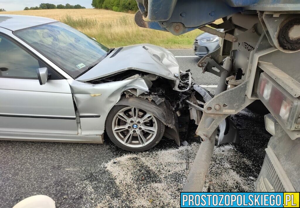 Wypadek na Dk45 w Dąbrowie na trasie Opole-Nysa. Doszło tam do zderzenie dwóch ciężarówek i bmw.(Zdjęcia)