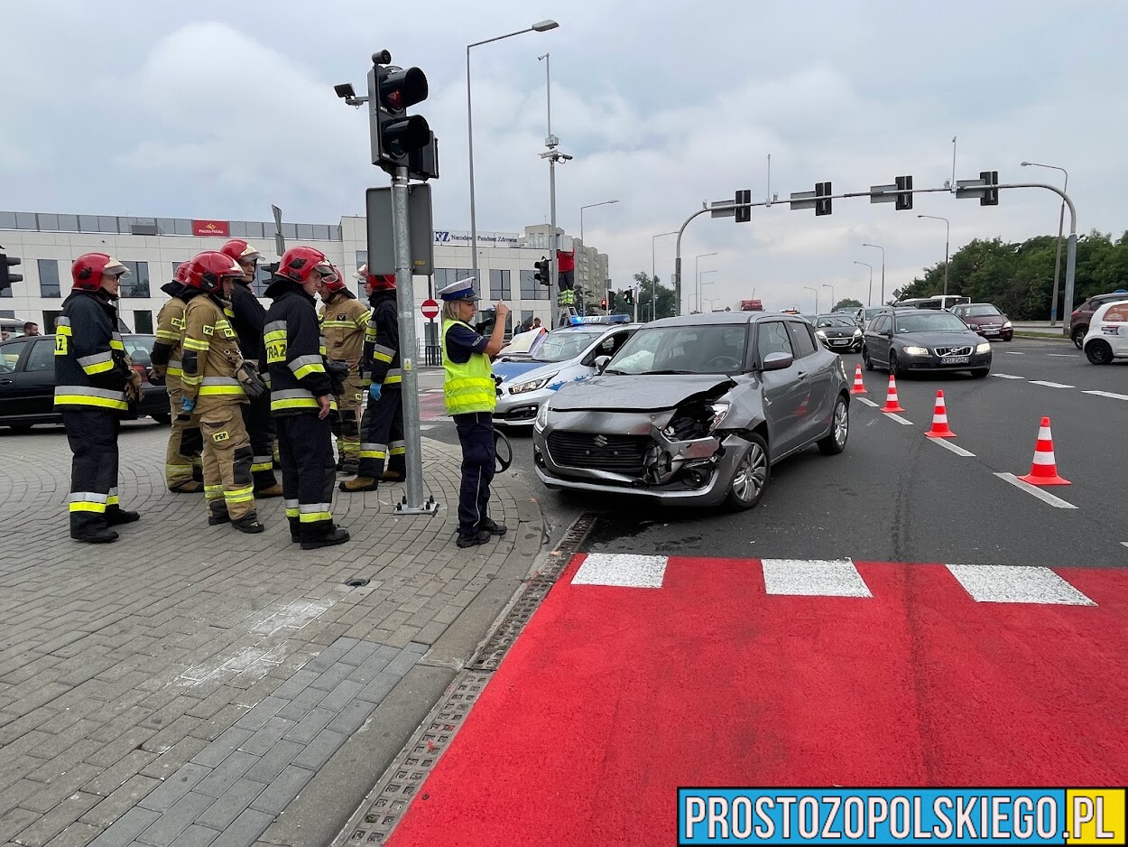 Zderzenie dwóch aut na skrzyżowaniu Ozimskiej , a Horoszkiewicza w Opolu.(Zdjecia&Wideo)