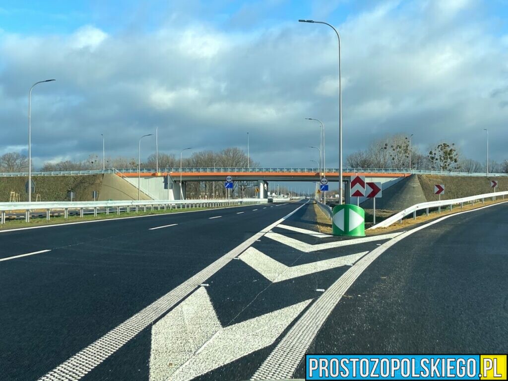 30-latek jechał rowerem po autostradzie A4.