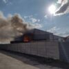 Pożar w zakładzie odzysku odpadów koło Brzegu. Na miejsce jadą zastępy straży z Opola i Kędzierzyna Kozła.(Zdjęcia)