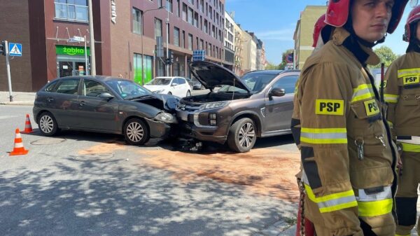 Wypadek na skrzyżowaniu ulic 1-go Maja -Katowicka w Opolu. Jedna osoba ranna zabrana do szpitala.(Zdjęcia)