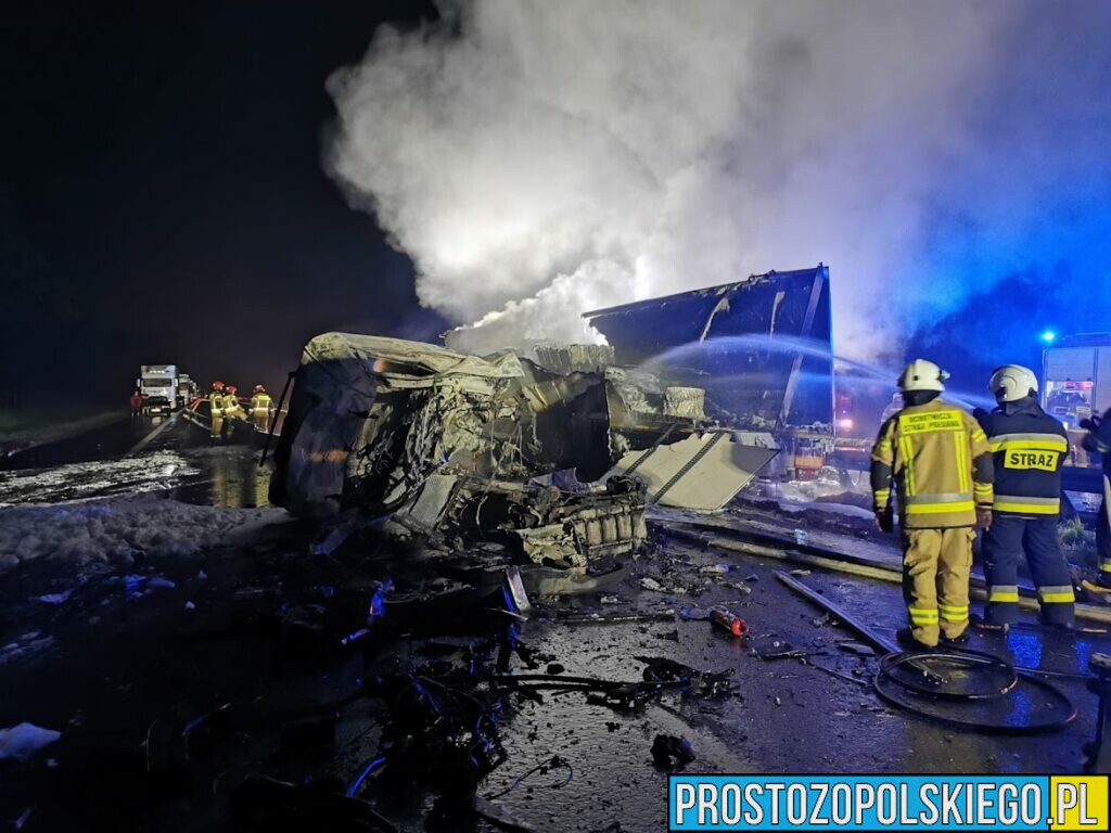 Śmiertelny wypadek na autostradzie A4.Doszło tam do zderzenia dwóch ciężarówek, które się zapaliły.(Zdjęcia)