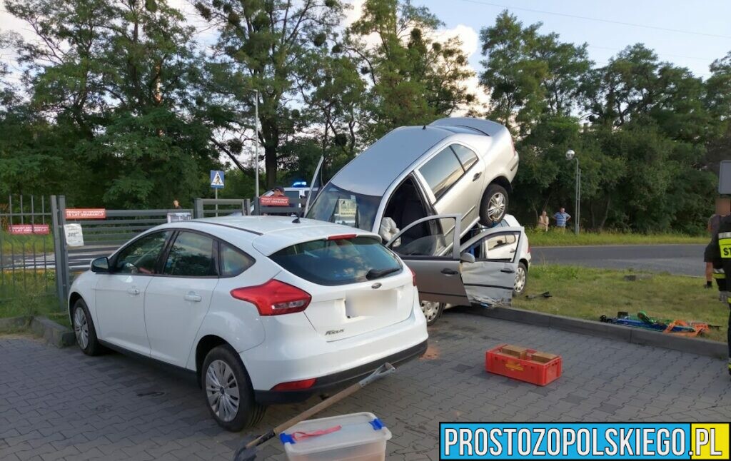 To nie Ameryka, to są Zdzieszowice koło Opola. Jedna osoba poszkodowana w niecodziennym wypadku.(Zdjęcia &Wideo)