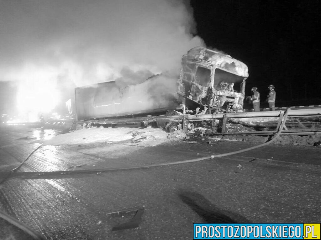 Śmiertelny wypadek na autostradzie A4.Doszło tam do zderzenia dwóch ciężarówek, które się zapaliły.