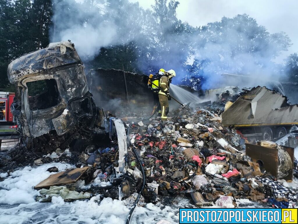 Śmiertelny wypadek na autostradzie A4.Doszło tam do zderzenia dwóch ciężarówek, które się zapaliły.(Zdjęcia)