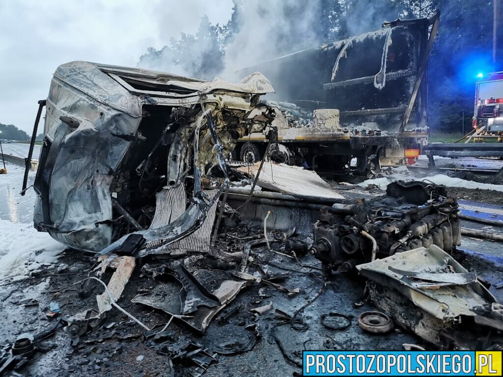 Śmiertelny wypadek na autostradzie A4.Doszło tam do zderzenia dwóch ciężarówek, które się zapaliły.(Zdjęcia)