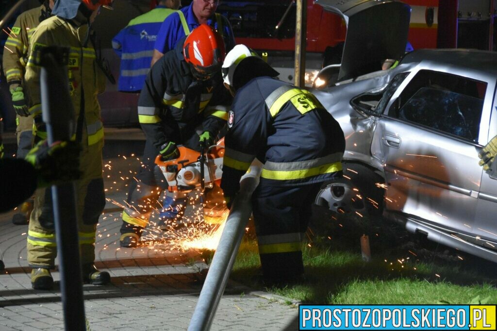 Groźny wypadek w miejscowości Komorno. Ranny został ojciec z dwójką dzieci.(Zdjęcia)